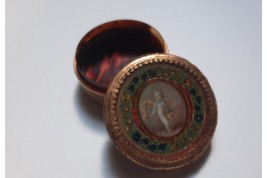 The girl and the white mouse, 19th century snuffbox