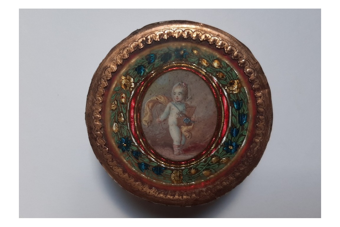 The girl and the white mouse, 19th century snuffbox
