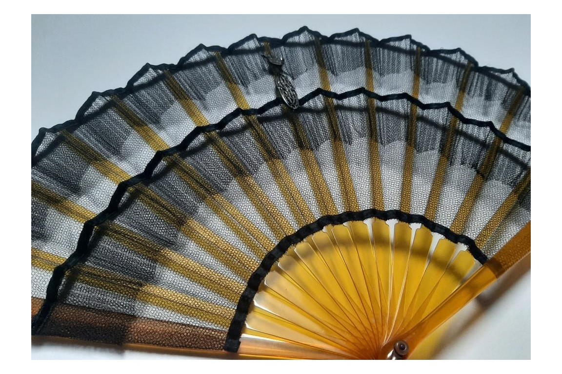 Frou-frou or trompe-l'oeil of triple cabriolet, fan circa 1920-30