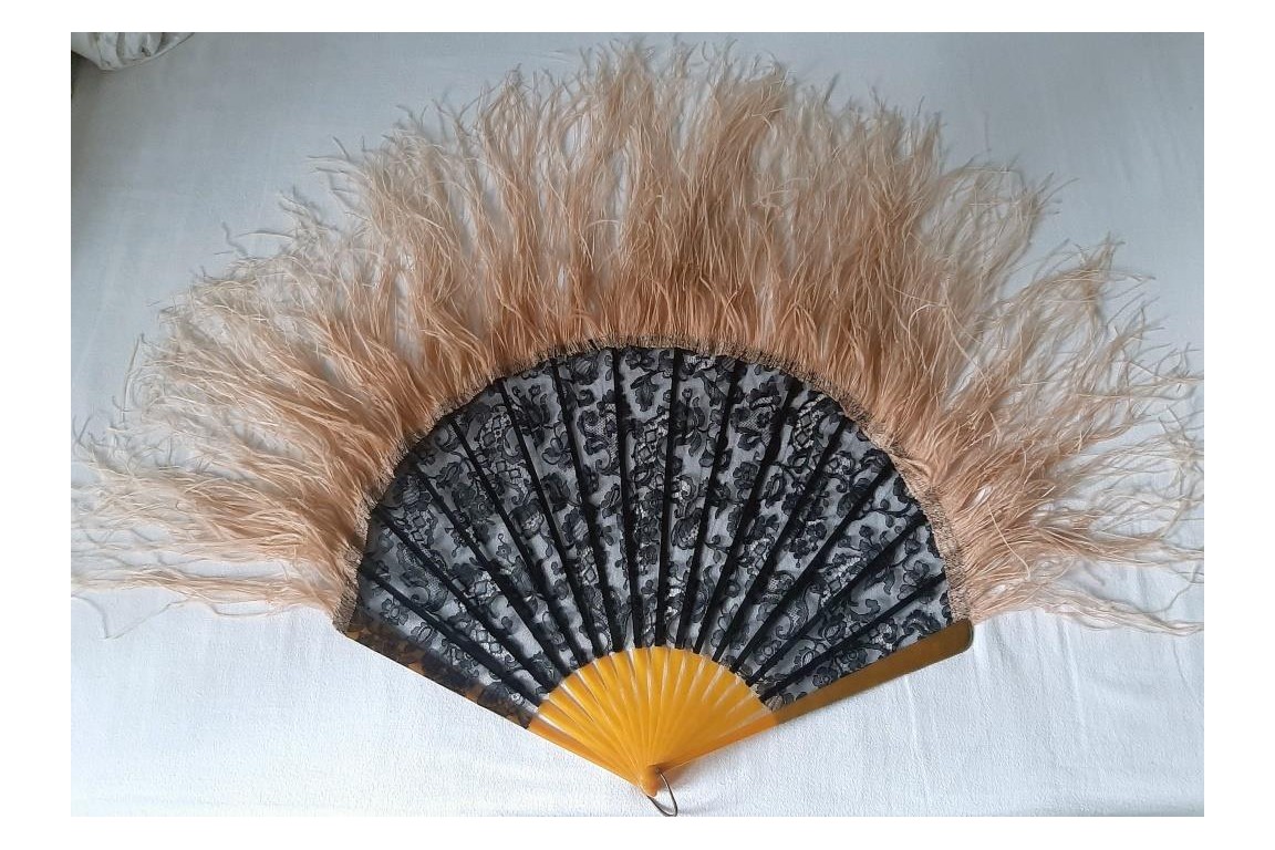 Pleureuse veil, Art deco fan circa 1922