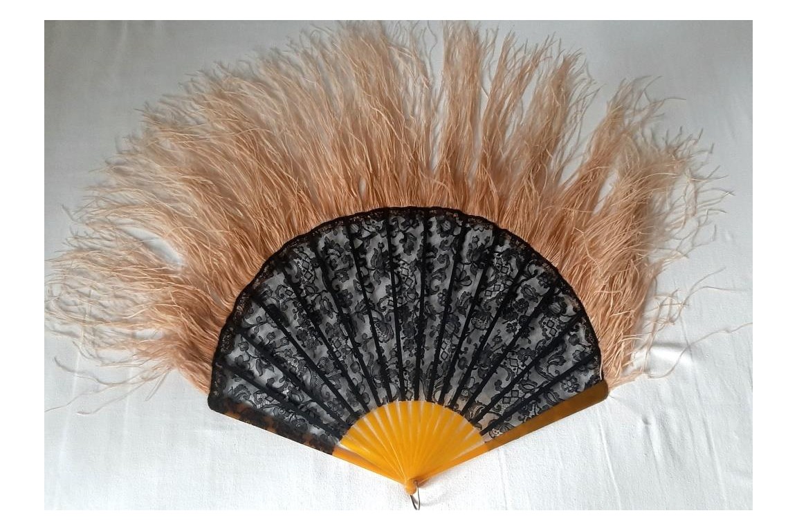 Pleureuse veil, Art deco fan circa 1922