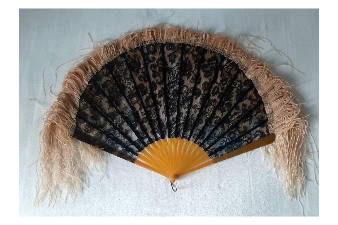 Pleureuse veil, Art deco fan circa 1922