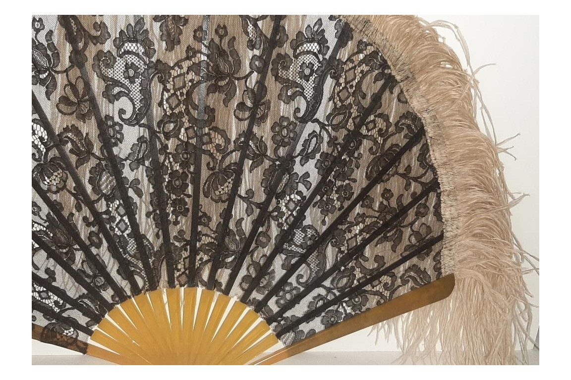 Pleureuse veil, Art deco fan circa 1922