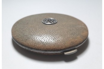 Art deco powder case