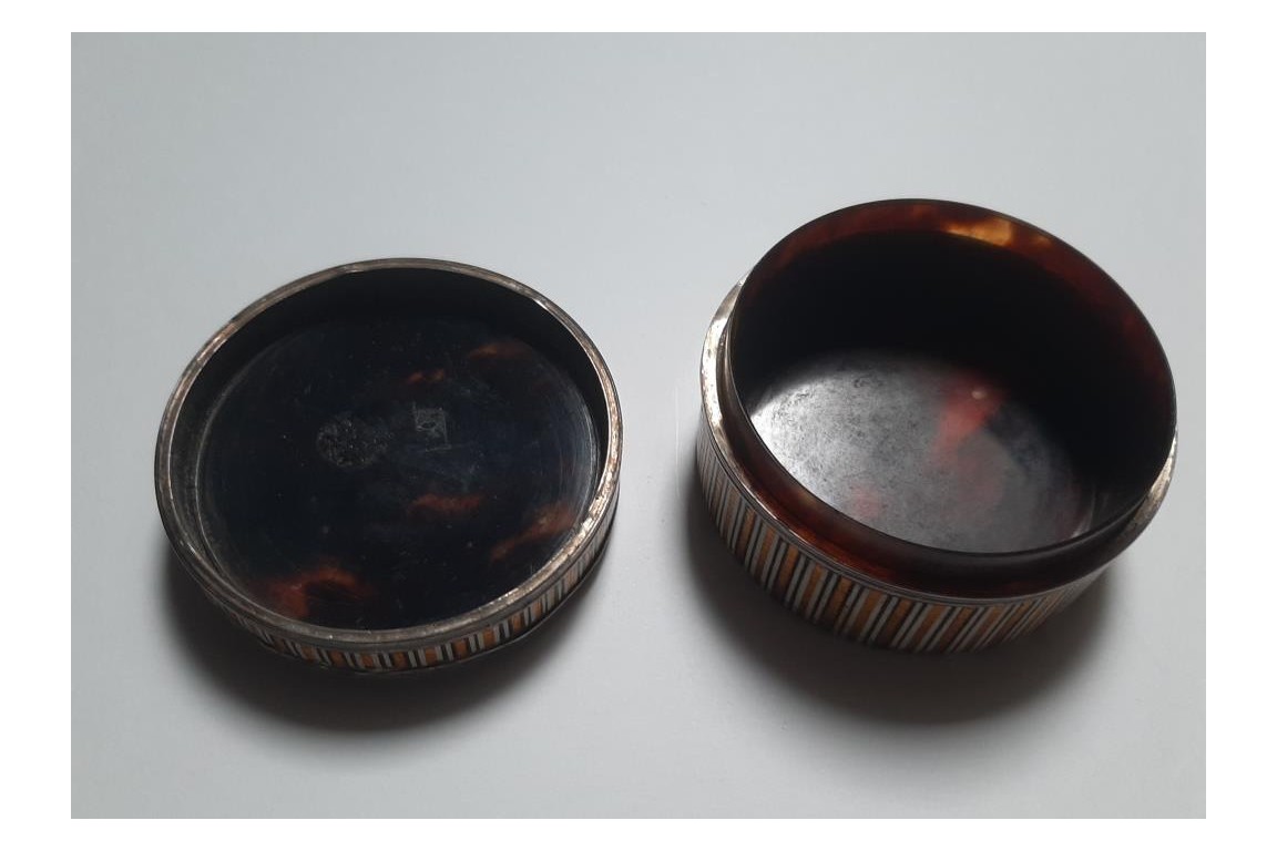 Stripes, snuffbox, circa 1780