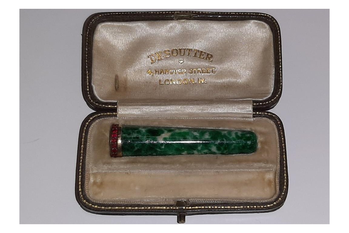 Cigarette holder,  early 20th century