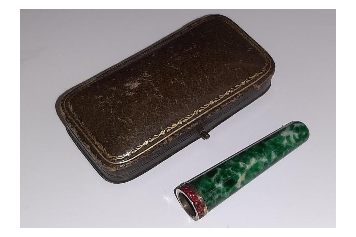 Cigarette holder,  early 20th century