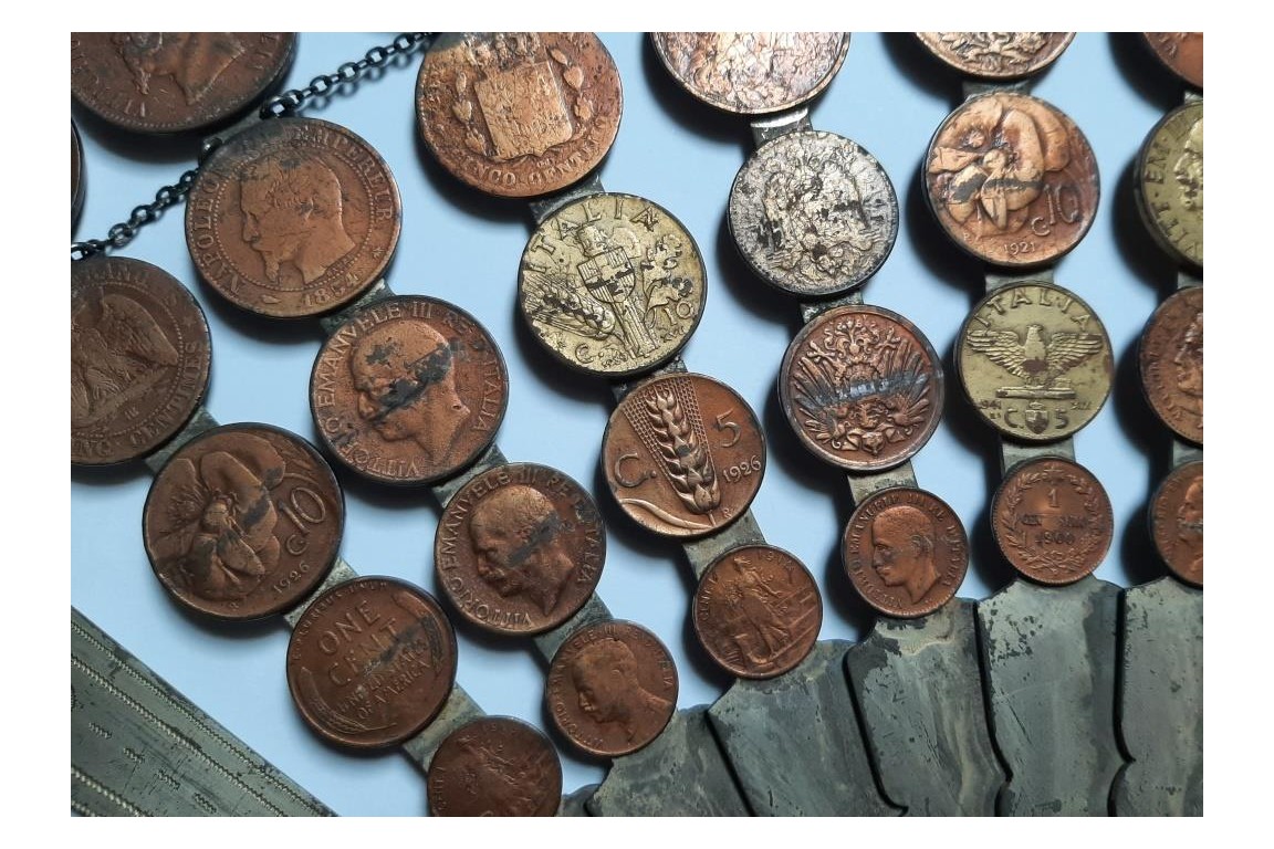 Wealth, fan coins, 20th century