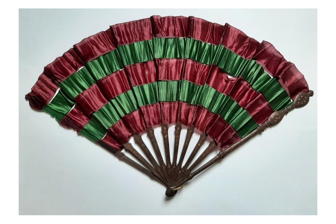 Ribbons dislocation, magical fan cica 1880-90