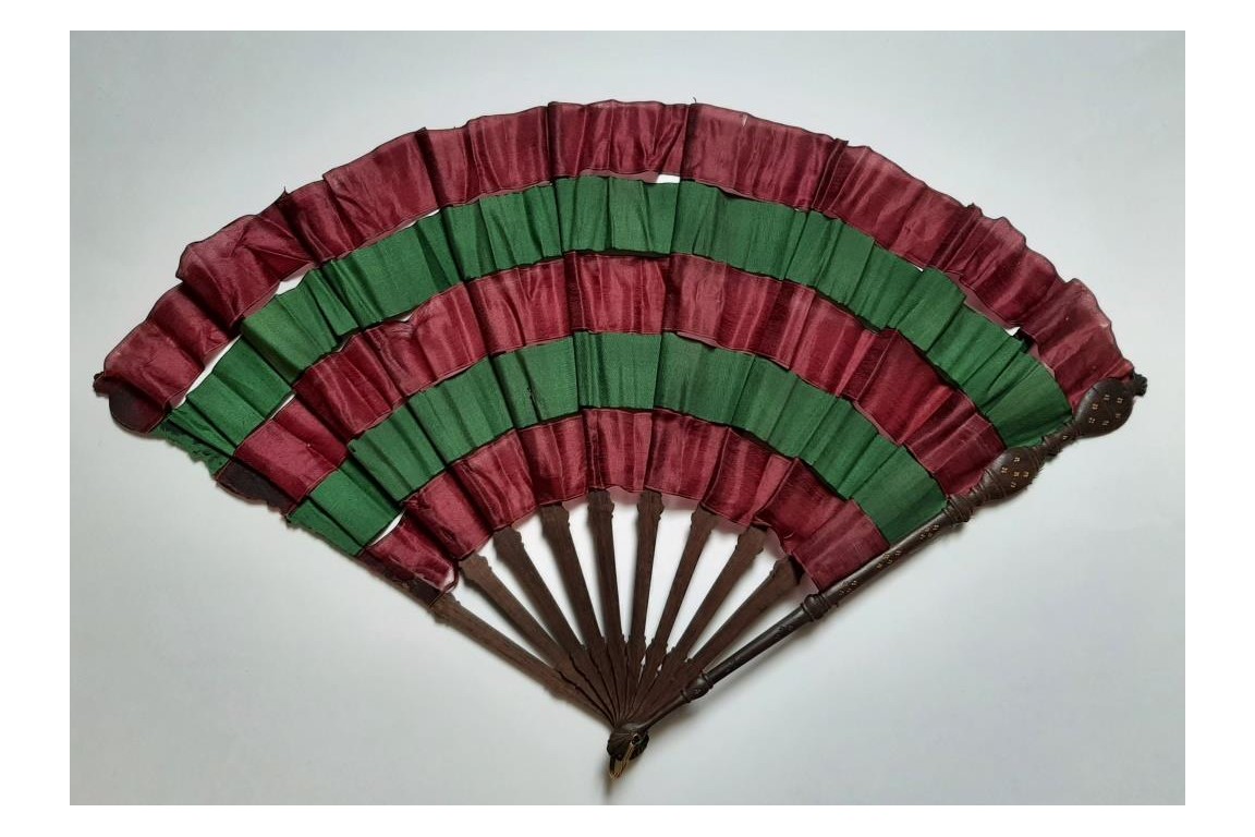 Ribbons dislocation, magical fan cica 1880-90