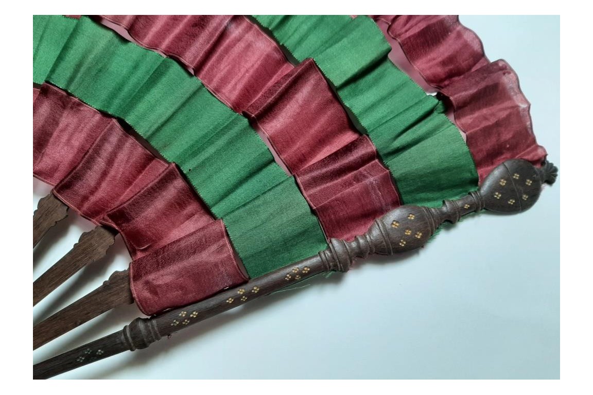 Ribbons dislocation, magical fan cica 1880-90
