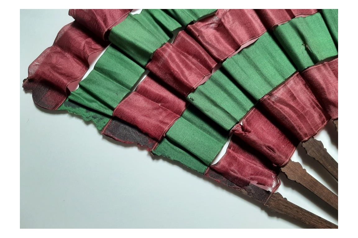Ribbons dislocation, magical fan cica 1880-90