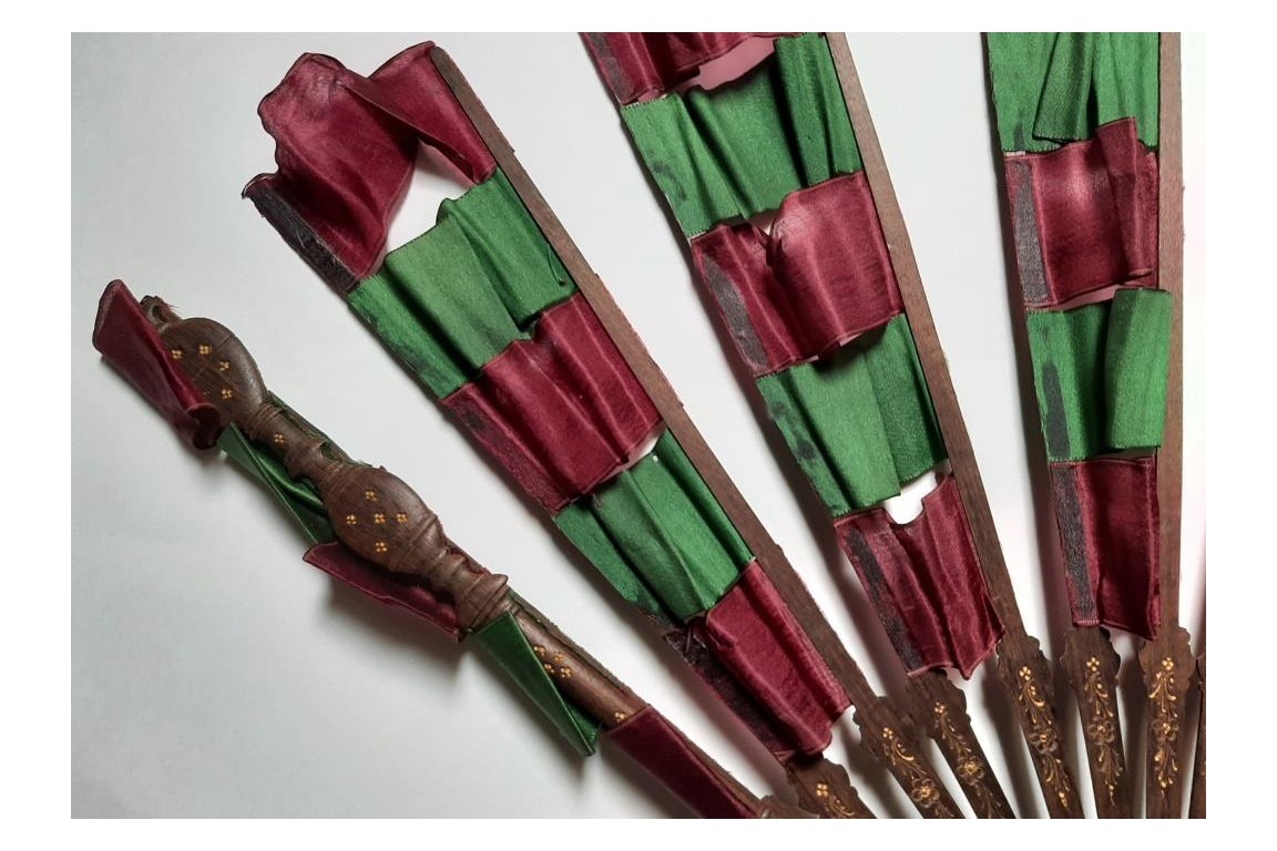 Ribbons dislocation, magical fan cica 1880-90