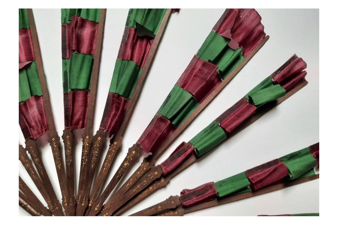 Ribbons dislocation, magical fan cica 1880-90