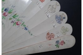 Blasons et monogrammes, éventail fin XIXème