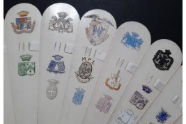Blasons et monogrammes, éventail fin XIXème