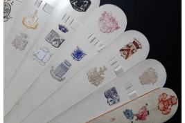 Blasons et monogrammes, éventail fin XIXème