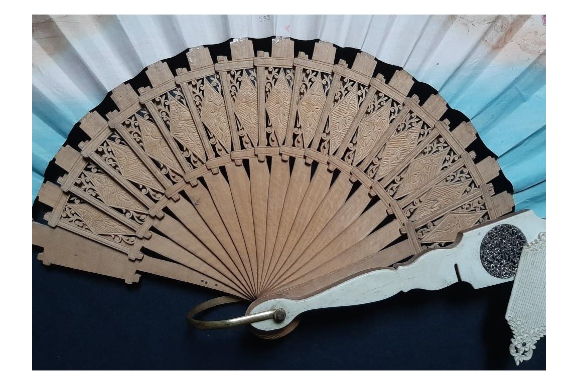 The Indispensable, necessaire fan circa 1880