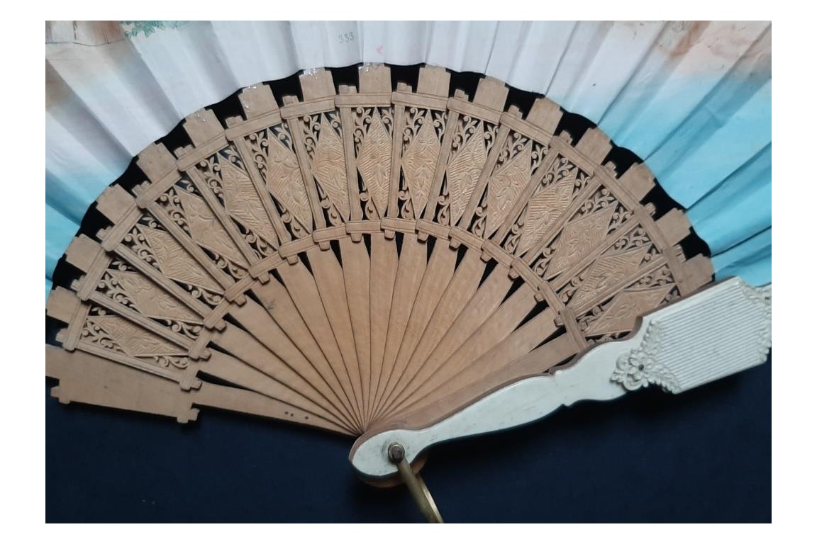 The Indispensable, necessaire fan circa 1880