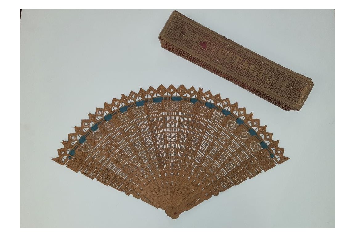 Congratulations Teodora Fabregues  ! Spanish papercutting fan circa 1880-1900