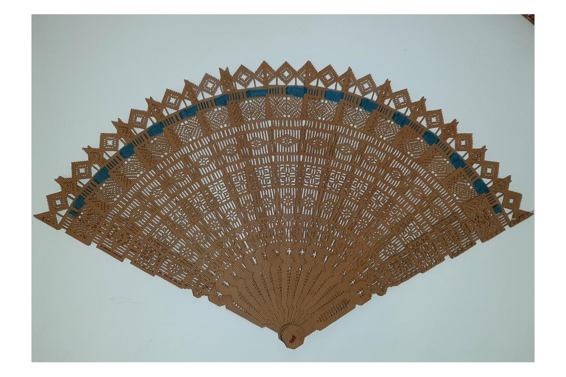 Congratulations Teodora Fabregues  ! Spanish papercutting fan circa 1880-1900