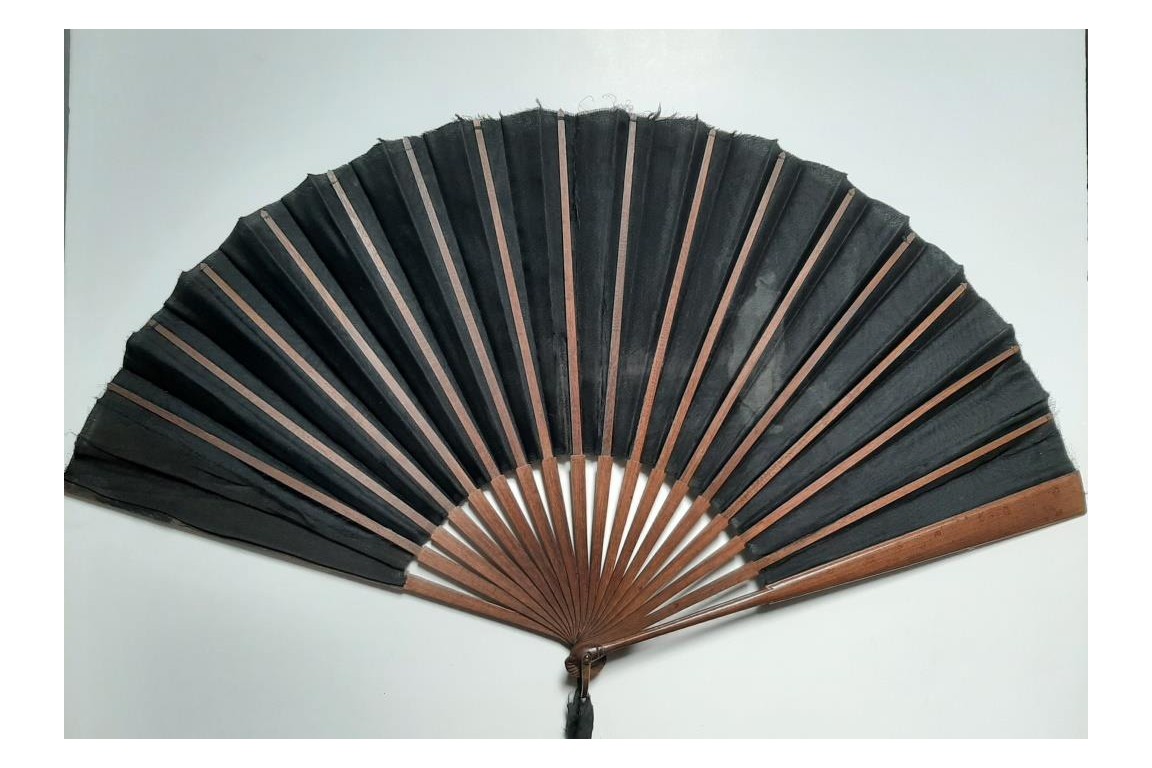 Beauties and Love, fan by Zaborowska circa 1880-90