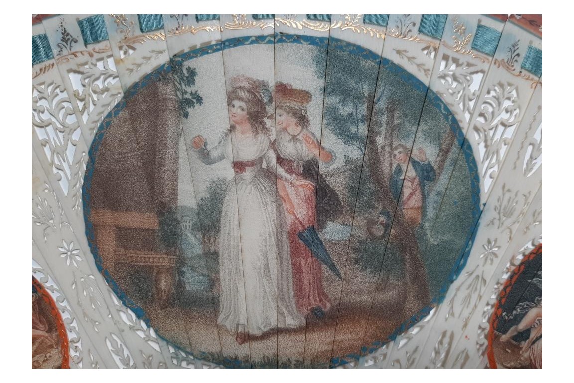 Femmes dans le goût d'Angelica Kauffmann, éventail fin XVIIIème siècle