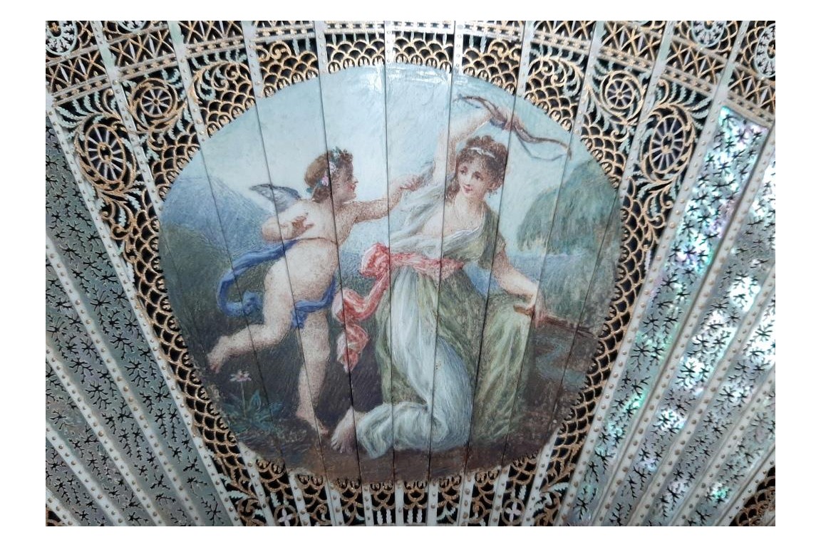 Psyché et Eros, éventail vers 1900