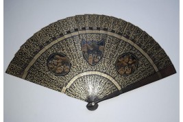 Vine leaf, chinese fan circa 1800-1820