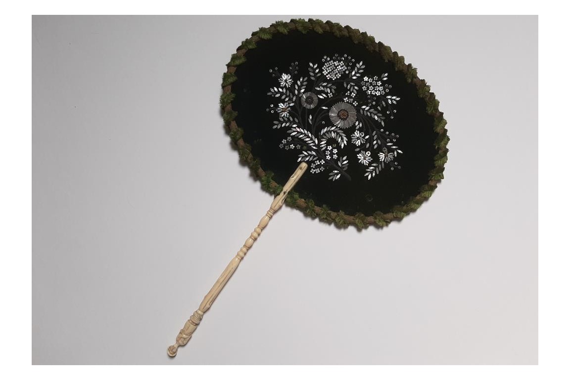 Fixed fan with Chinese, circa 1850