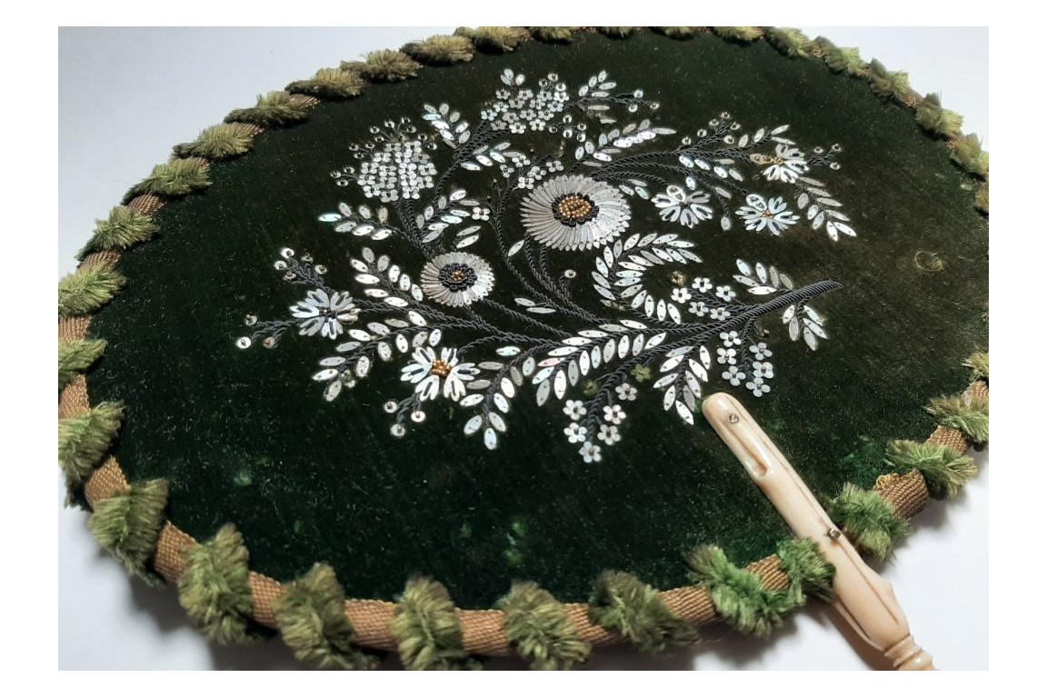Fixed fan with Chinese, circa 1850
