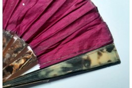 The marquis at the party, Art Deco fan