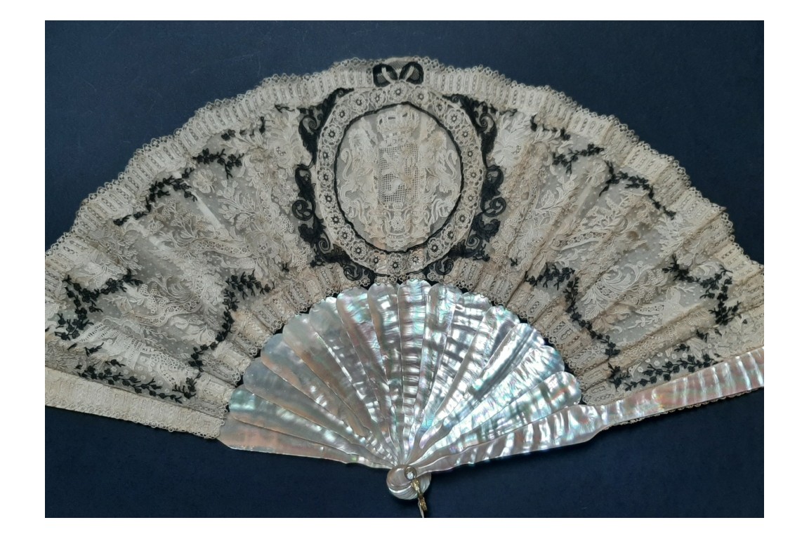 Coat of arms of Belgium, fan late 19th century