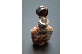 The dog, perfume bottle, 1818-1839