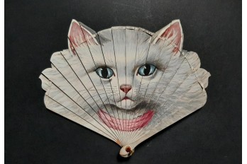 La petite chatte de Thomasse, éventail Duvelleroy, vers 1900-1910
