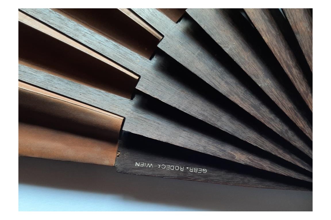 Les cinq chiens de Rodeck à Vienne, éventail vers 1880-1900