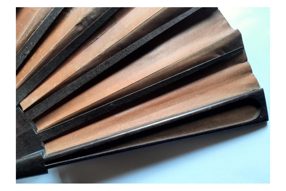 Les cinq chiens de Rodeck à Vienne, éventail vers 1880-1900