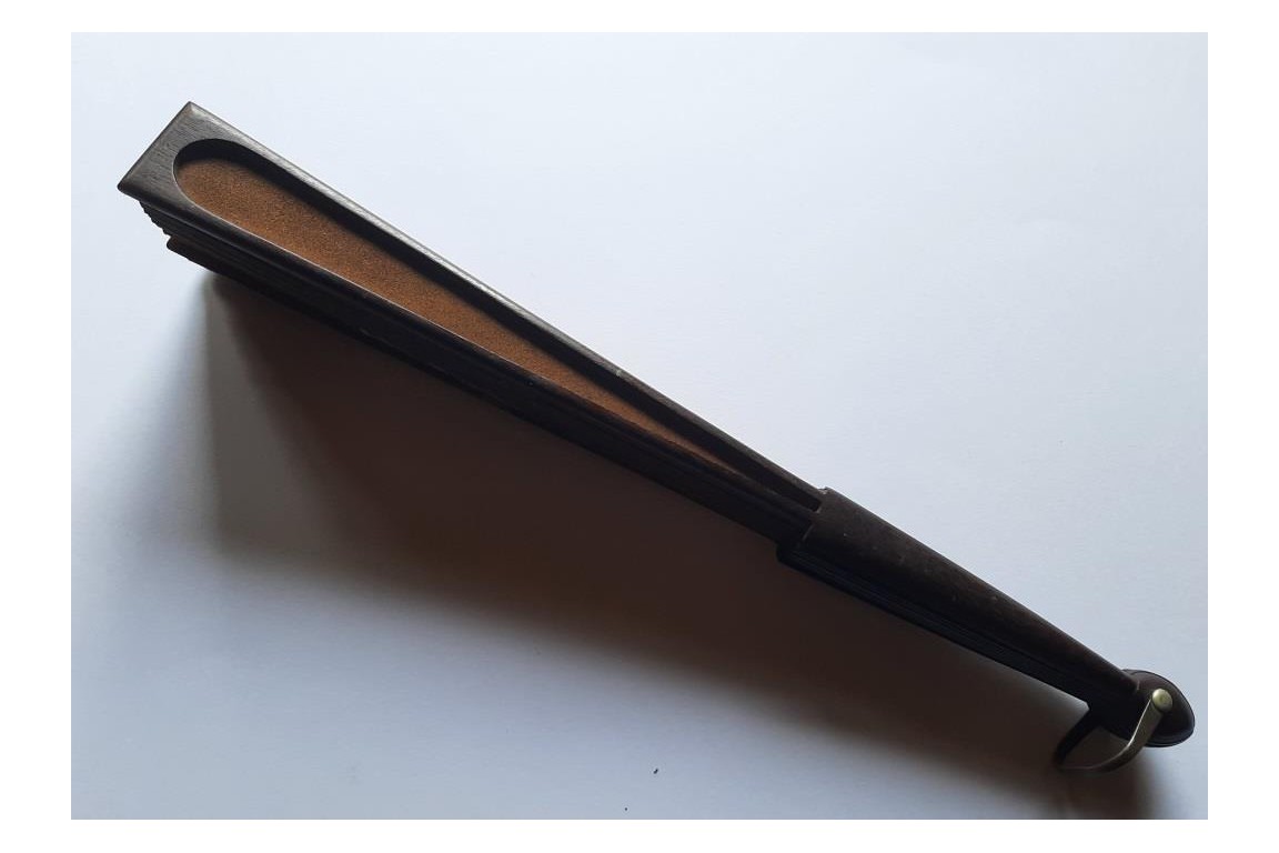 Les cinq chiens de Rodeck à Vienne, éventail vers 1880-1900