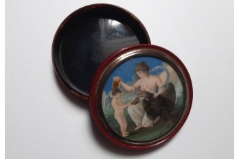 Hebe, early 19th century snuffbox