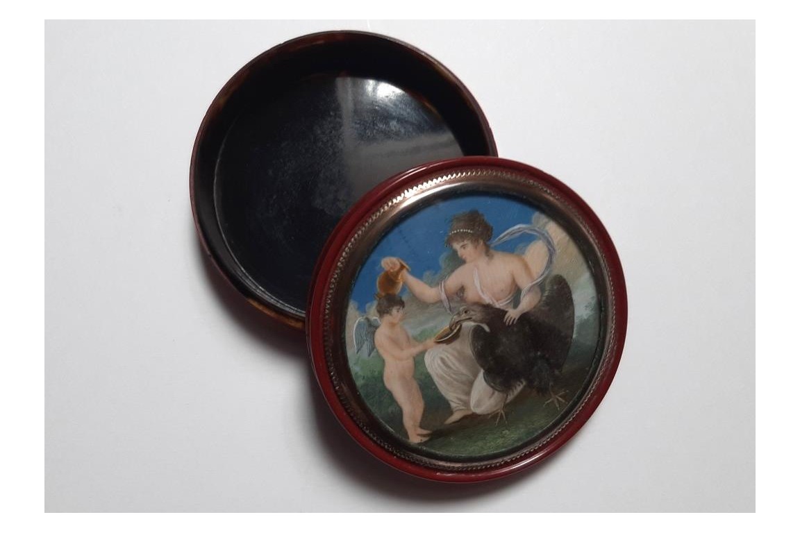 Hebe, early 19th century snuffbox