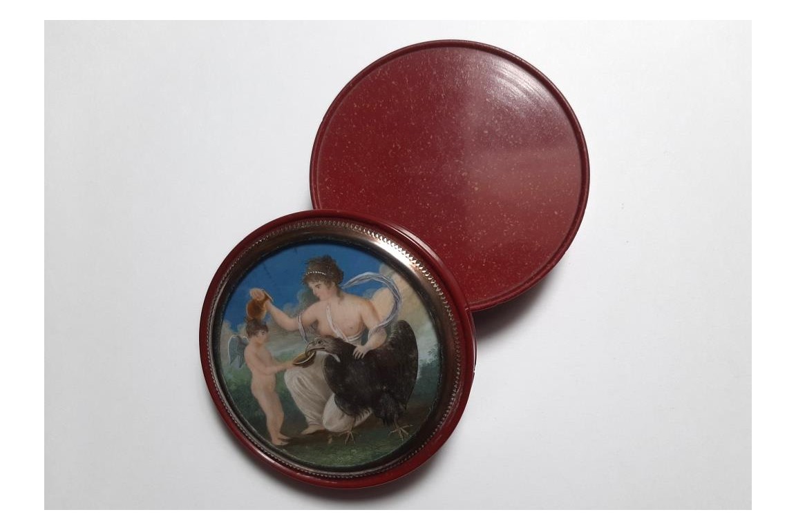 Hebe, early 19th century snuffbox