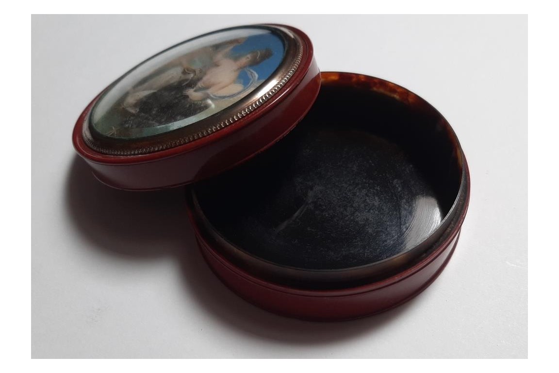 Hebe, early 19th century snuffbox