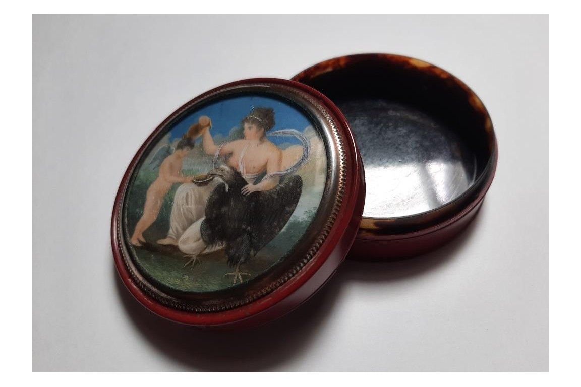 Hebe, early 19th century snuffbox