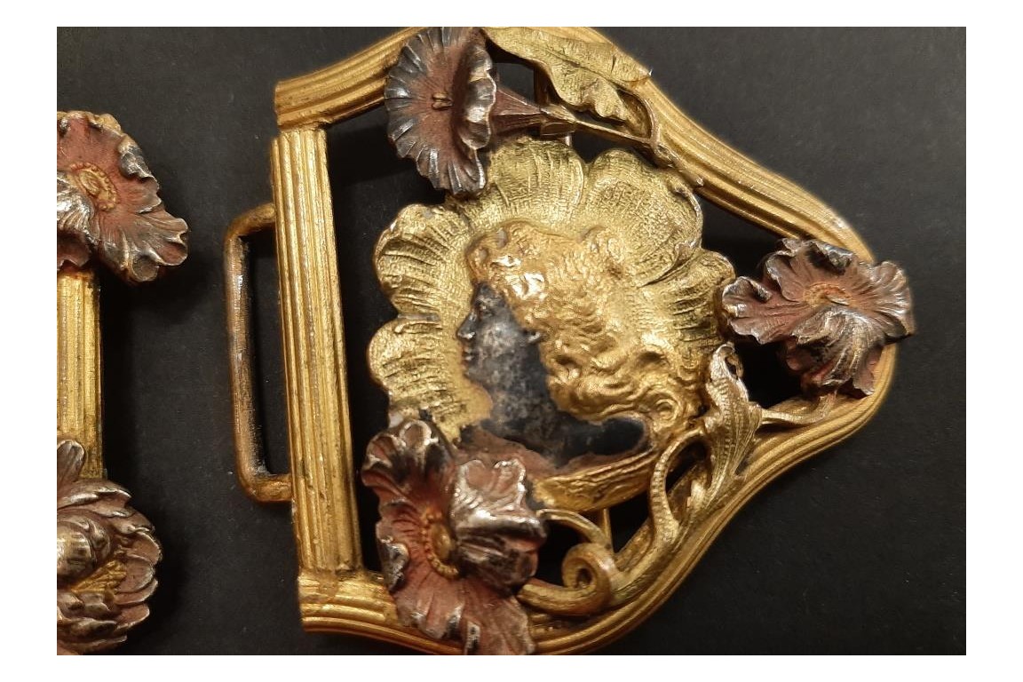 Belles aux pavots, boucle de ceinture Art Nouveau