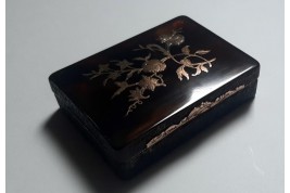 Flowers, 18th century box