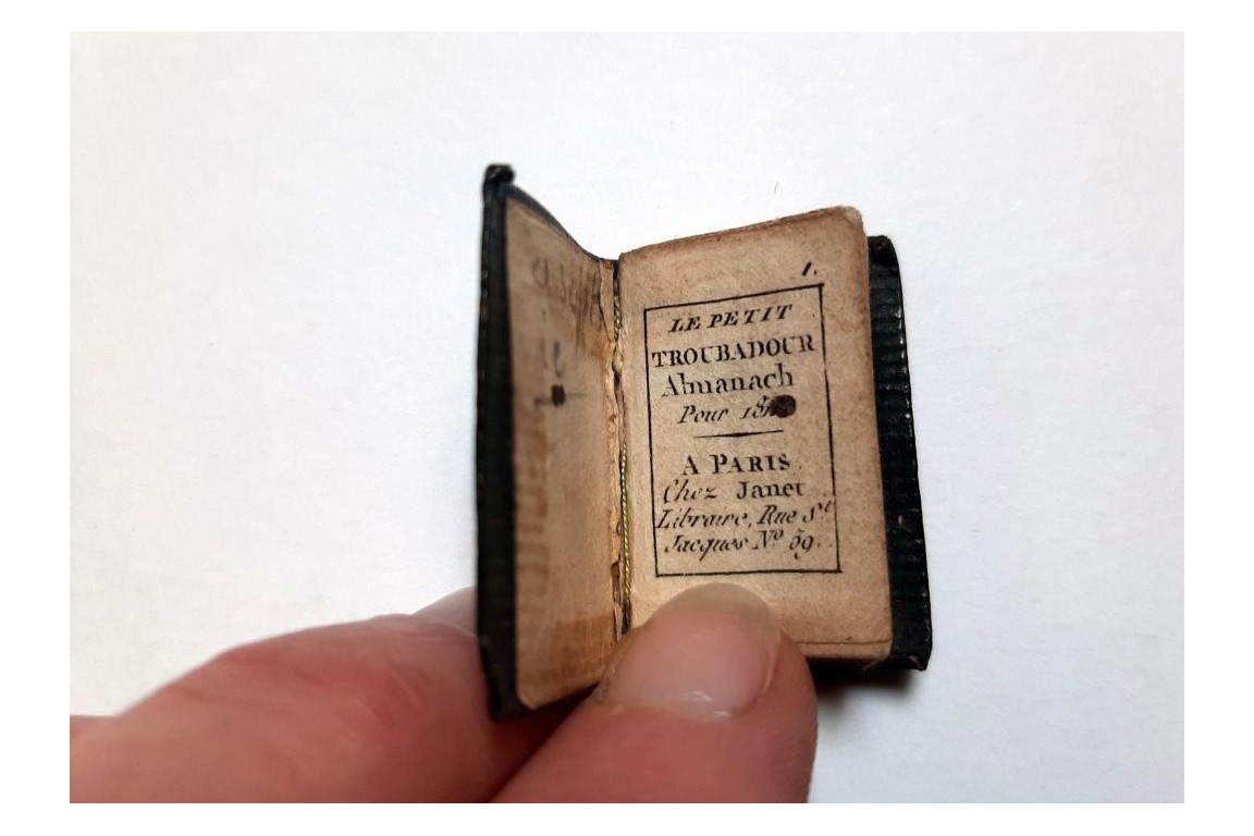 Le Petit Troubadour Almanach, tiny book