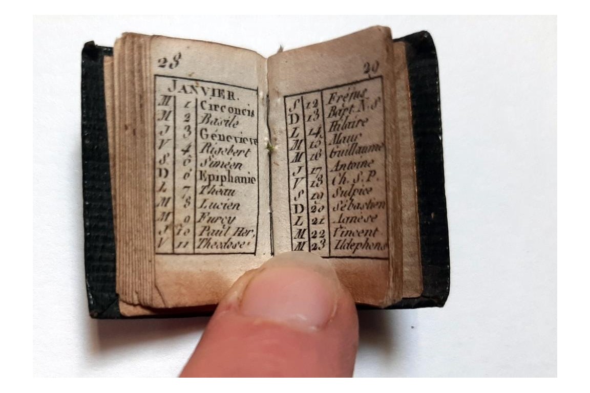 Le Petit Troubadour Almanach, tiny book