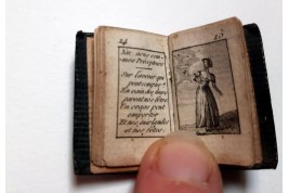 Le Petit Troubadour Almanach, tiny book