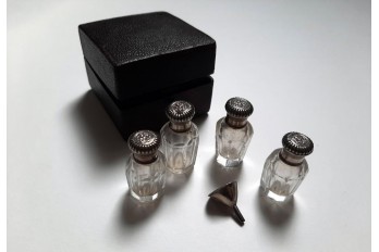 Minuscule perfum kit, 19th century