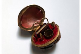 Nut, small sewing kit, 19th century